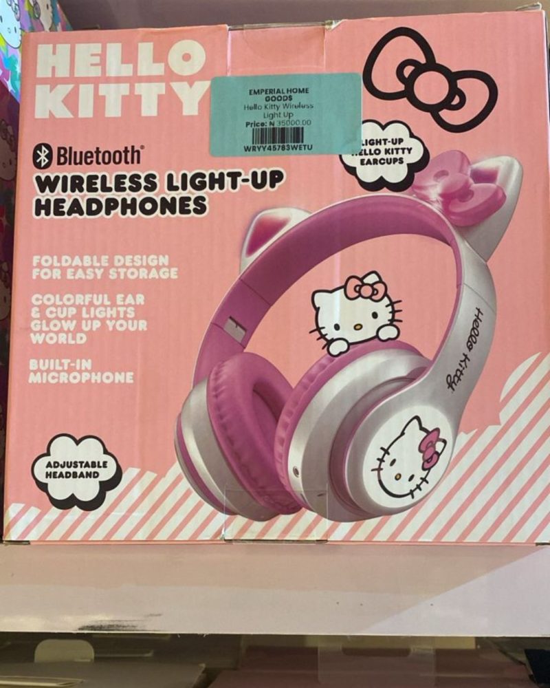  Hello Kitty Wireless Light-Up Headphones.